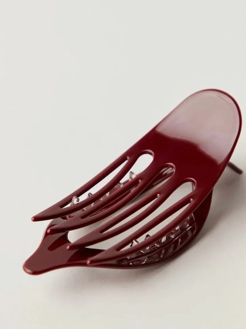Free People Caroline Acrylic Flat Claw Clip. NWT. Red
